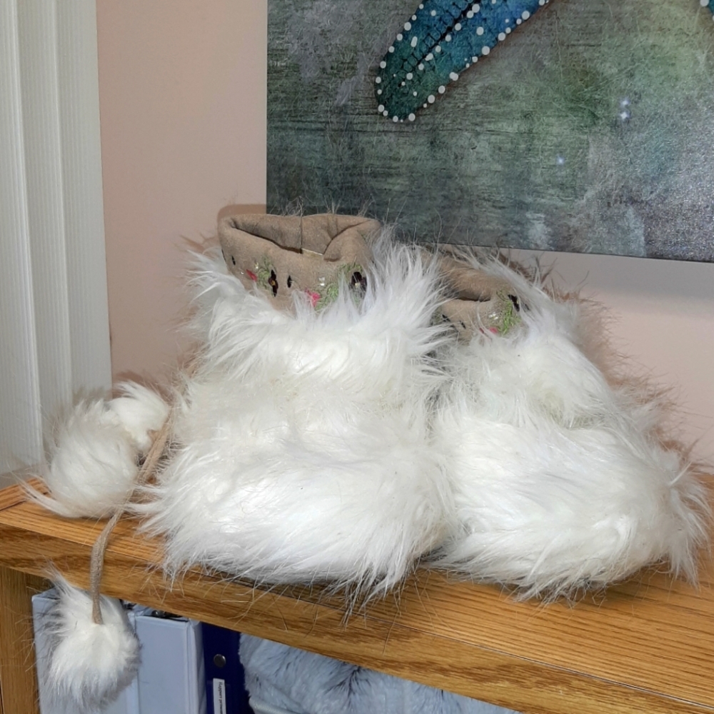 Y2K Plush Slippers with Pom Pom Laces